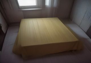撸撸社2026年度精选板块评测封面，暖棕色调编辑室场景，展示内容筛选与榜单制作过程